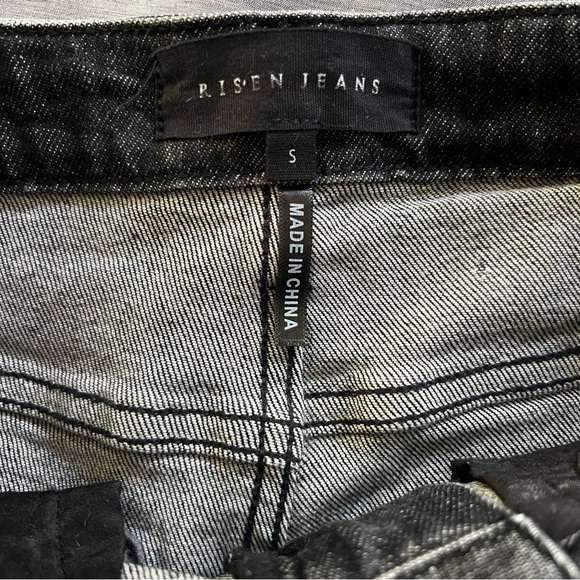 Risen High Waist Distressed Rae Hem Black Wash Denim Shorts Small NWT - Picture 5 of 7